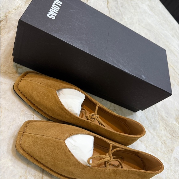 ALOHAS Camel Suede Flats - Picture 4 of 9